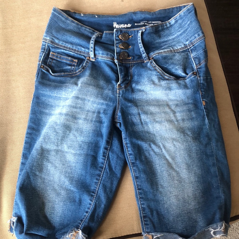 Havana size 3 booty lift Bermuda capris/shorts